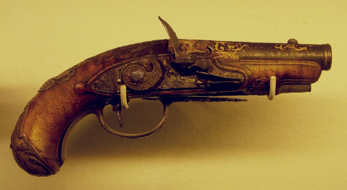 Pistolet skałkowy, XVIII wiek